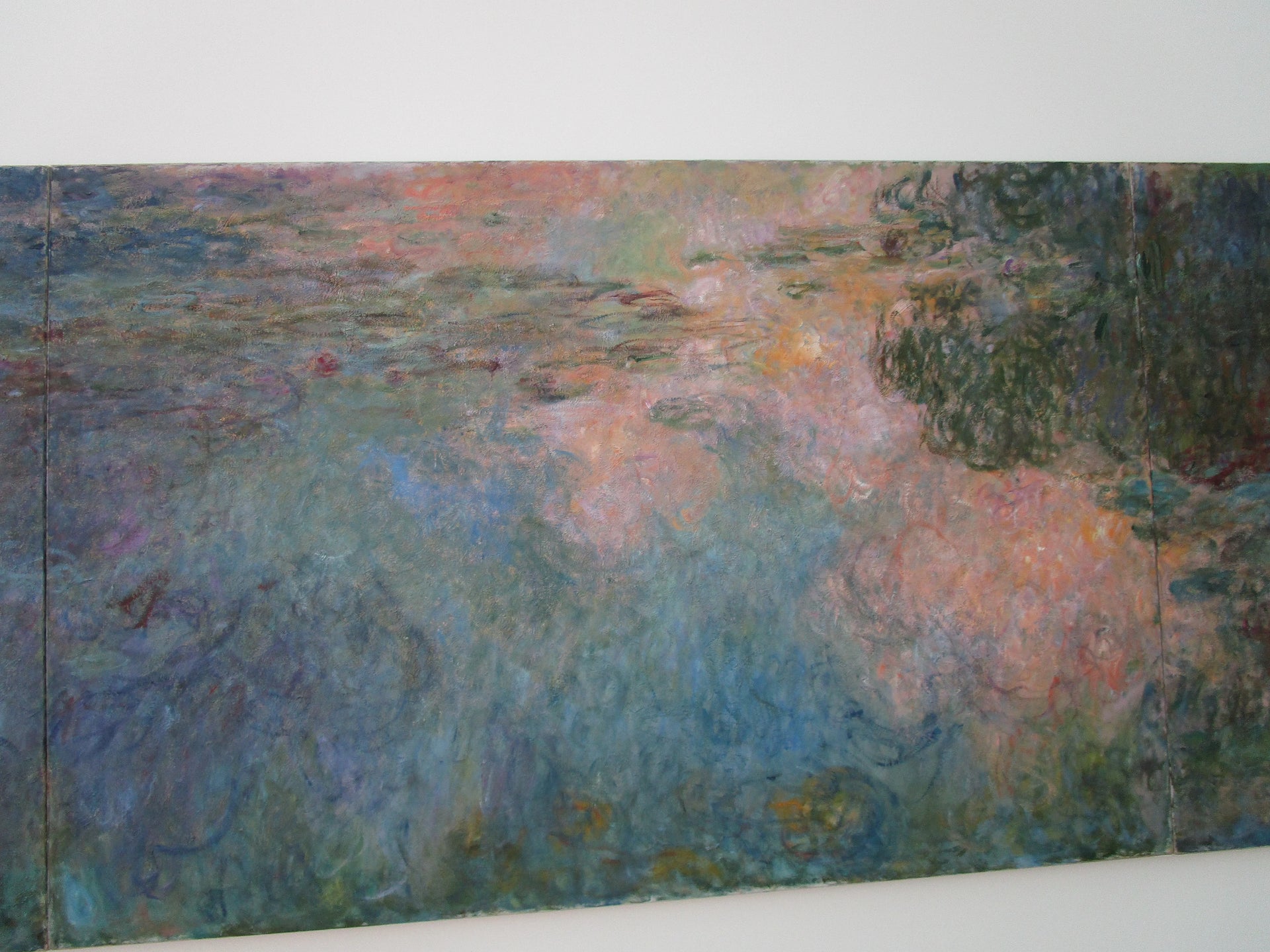 Le triptyque du Bassin aux nymphéas photographié à la Fondation Beyeler en 2017