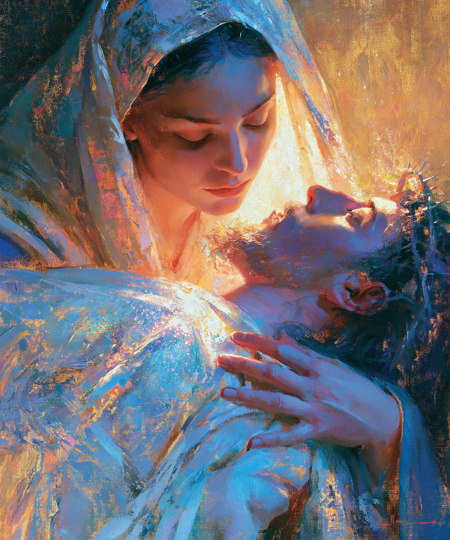 Pietà verticale lumineuse avec Marie et le Christ parmi des drapés bleu clair blancs et pêche