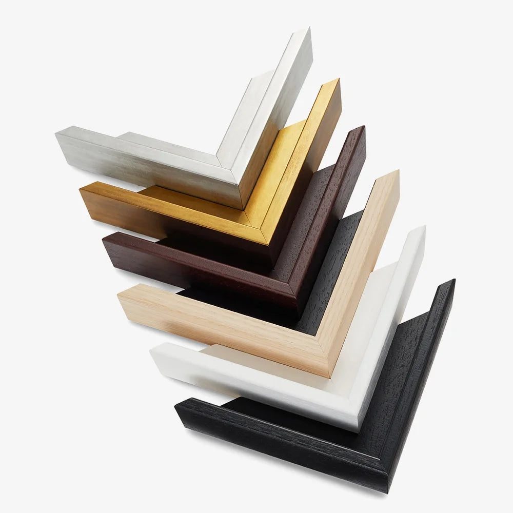 Finiture: argento, oro, marrone, legno naturale, bianco e nero.
